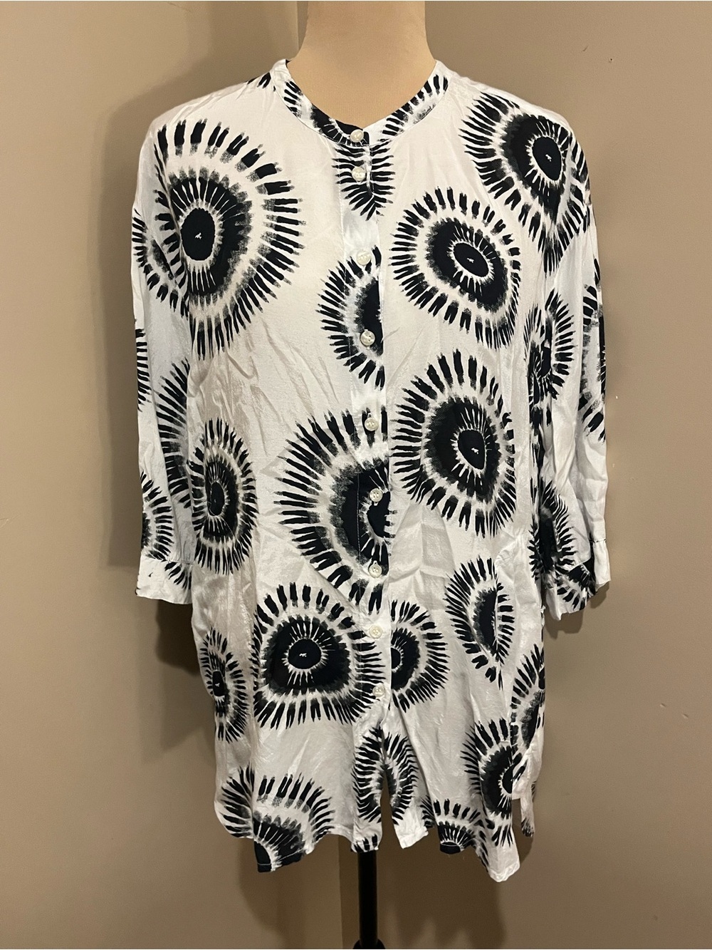 Masai Copenhagen Black & White Sunburst Button-Front Tab Collar Tunic, Small